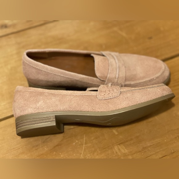 Light pink shoes. NWOT - Picture 4 of 5